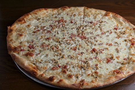 Clam Pizza Recipe, Clam Pizza White, Usa Recipes, New Haven Pizza, Clam Pizza, Clams Casino, Pizza Life, Alphabet Challenge, Clam Sauce