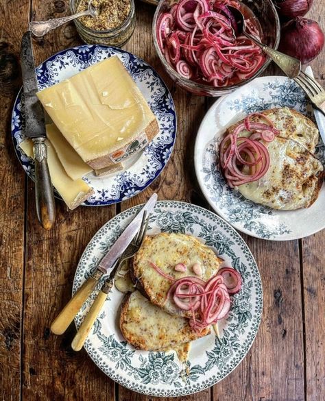 English Larder, Cosy Food, Welsh Rarebit, Comte Cheese, Quick Pickled Red Onions, Sourdough Toast, Welsh Recipes, Quick Pickled, Bread Cheese