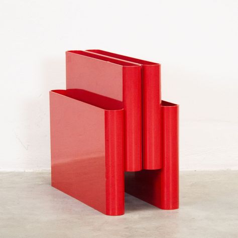 Listed on VNTG.com: Kartell Magazine Rack by Giotto Stoppino (Red), 1970s | #vntg #vintage Magazine Holders, Magazine Rack, Vintage Designs, 1970s, Magazine, Red, Design