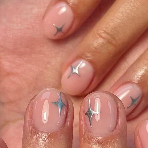 PREVIOUSLY HARD AS NAILS STUDIO 💖 on Instagram: "The cutest 4 point stars, perfect for a shorter nail. Using @the_gelbottle_inc liquid metallic paint / simple nail art by Amy 💫" Gel Nails Ideas Short Stars, Four Point Star Nails, 4 Point Star Nails, Very Simple Nail Art, Metallica Nail Art, Gel Nails Simple Design, Shorter Nail Designs, Star Design On Nails, Simple Painted Nails