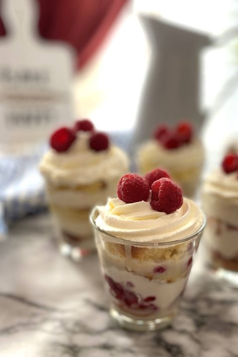 Raspberry and White Chocolate Mini Dessert Cups Dessert Mini Cups, White Chocolate Raspberry Trifle, Layered Cup Desserts, Christmas Dessert In A Cup, Dessert Parfait Cups, Individual Trifle Desserts Cups, Mini Dessert Cups Recipes, Mini Parfait Cups, Mini Trifle Desserts