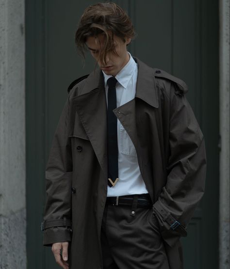 IG: @tetervinas Dark Style Boy, Mens Suits Aesthetic, Aesthetic Suit Men, Dark Outfits Men, Academia Clothing Aesthetic, Riviera Chic, Academia Aesthetic Outfit, Classy Outfits Men, Guys Clothing Styles