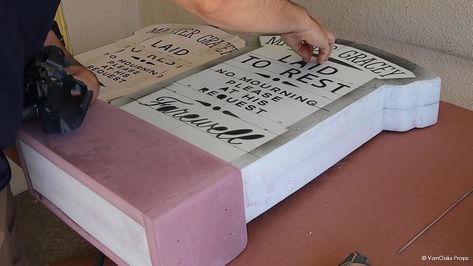 Diy Haunted Mansion Tombstones, Haunted Mansion Sign Diy, Haunted Mansion Gravestones, Haunted Mansion Diy Decor, Diy Haunted Mansion Decor, Haunted Mansion Trunk Or Treat, Haunted Mansion Tombstones, Goth Ideas, Tombstone Diy