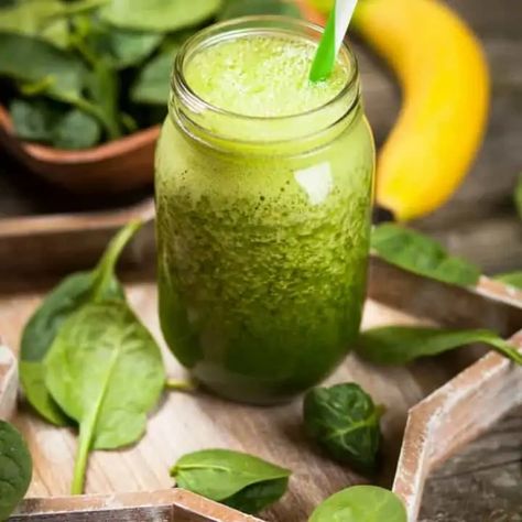 15 Healthy Post Workout Smoothie Recipes! - Snacking in Sneakers Spinach Protein Smoothie, Smoothie Post Workout, Healthy Post Workout Smoothie, Post Workout Smoothie Recipes, Workout Smoothie Recipes, Strawberry Cucumber, Strawberry Feta, Green Breakfast Smoothie, Morning Shakes