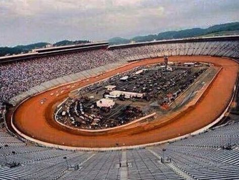 Nascar Trucks, Single Cab Trucks, Dirt Track Cars, Bristol Motor Speedway, Race Car Driving, Dirt Late Models, Richard Petty, Dirt Racing, Dirt Track Racing