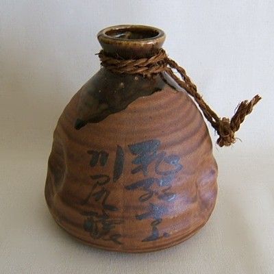 Old Japanese ceramic sake jug/bottle, with rope Japanese Sake Bottle, Tanuki Character, Pottery Wheel Diy, Sake Bottle, Chinese Vintage, Ceramic Canister, Rustic Pottery, Ancient Pottery, Sake Set