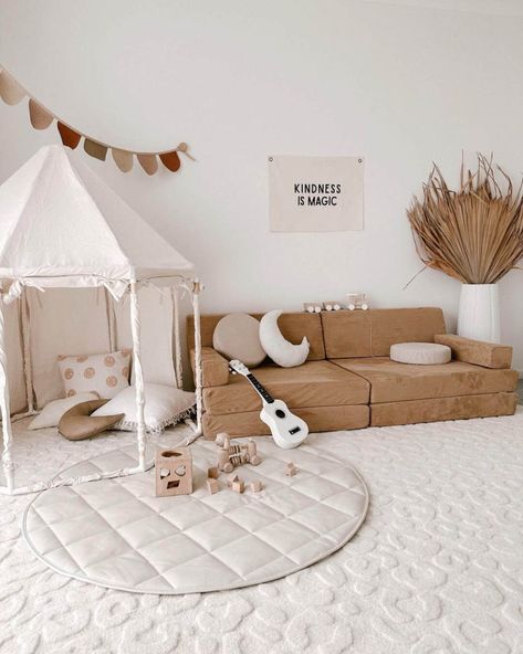 17 Minimalist Montessori Playroom Ideas for an Engaging & Organized Space — Montessori Theory Montessori Family Room, Montessori Playroom Organization, Montessori Bedroom Layout, Kids Montessori Playroom, Toddler Bedroom Montessori, One Year Old Playroom, Minimalist Playroom Ideas, Small Play Area Ideas, Playroom Small Space