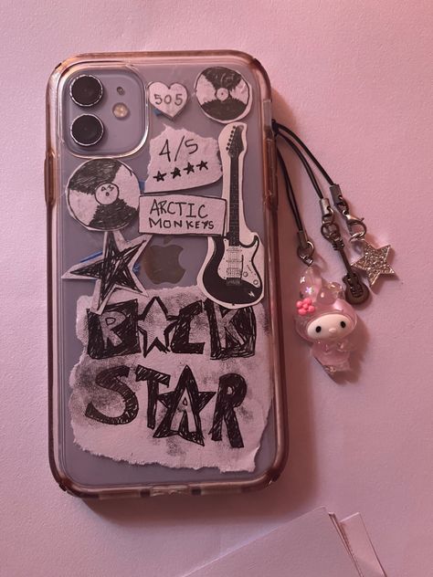 Ways To Decorate Phone Case, Grunge Cases Phones, Y2k Phone Case Ideas, Customized Iphone Case, Rockstar Phone Case, Phone Etui Ideas, Phone Clear Case Aesthetic, Easy Phone Case Ideas, Things To Put In Clear Phone Cases