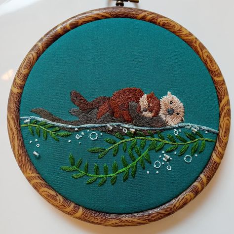 Megan Zaniewski, Sea Otters, Water Animals, Diy Embroidery Patterns, Hand Embroidery Projects, Thread Painting, Cute Embroidery, Sewing Embroidery Designs, Hand Embroidery Art