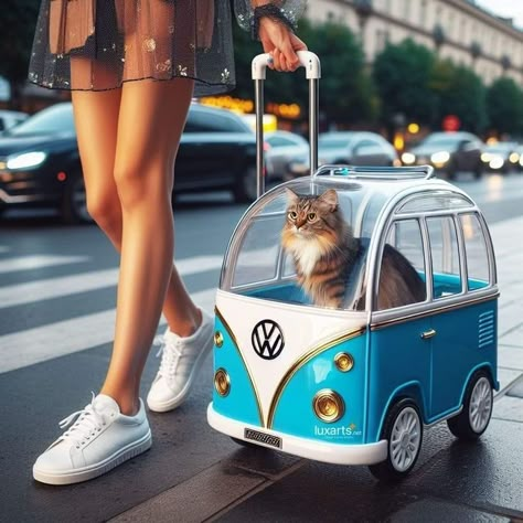 Luxury Pet Carrier, Kat Diy, Retro Luxury, Söt Katt, Cat Carrier, Volkswagen Bus, Travel In Style, Cat Decor, Cat Diy