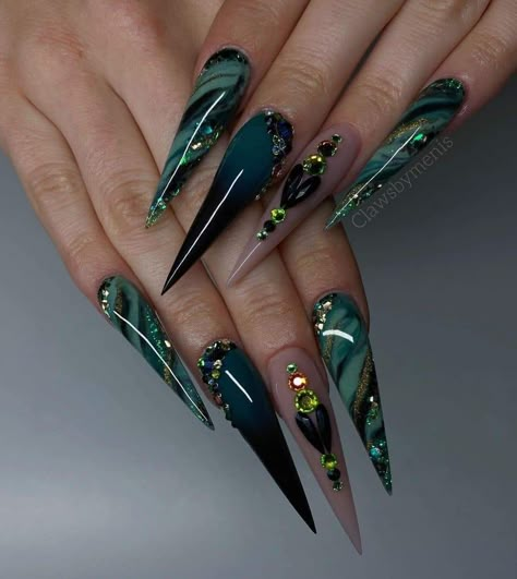 Green Nail Designs Stiletto, Pink Ombre Nail Designs, Bling Bling Nails, Green Nails Ideas, Winter Nail Art Ideas, Nail Pink, Stilleto Nails Designs, Emerald Nails, Nail Appointment