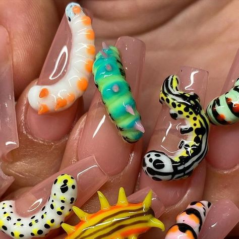 Hungry Caterpillar Nails, Worm Nail Art, Gummy Worm Nails, Caterpillar Nails, Bugs Life Nails, Silly Nail Art, Luna Moth Nails, Nail Designs Flowers, Garfield Nails