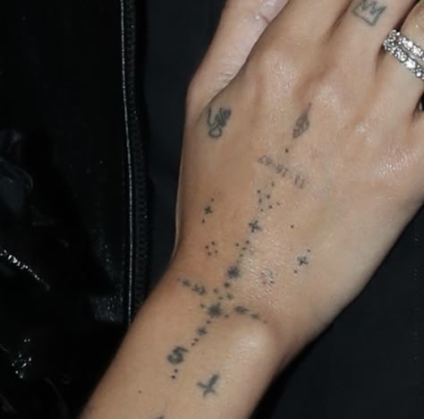 Zoe Kravitz Tattoos, Fawn Tattoo, Tattoos And Their Meanings, Minimalistic Tattoo Ideas, Minimalistic Tattoo, Hand And Finger Tattoos, Hand Tats, 1 Tattoo, Minimalist Tattoos