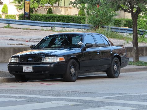 American Cars, Crown Victoria, Crown Victoria P71, Ford Victoria, Police Car Design, Police Cars Aesthetic, Ford Crown Victoria, Police Car Inside, Honda Civic Vtec