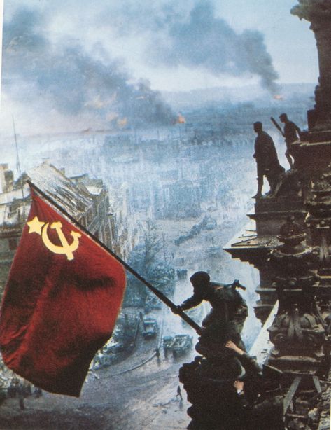 Soviet Union Flag, Ww2 Propaganda Posters, Ww2 Soldiers, Propaganda Art, Russian History, Propaganda Posters, Red Army, Soviet Union, Battlefield