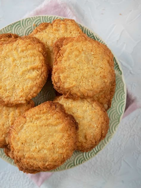 Coconut Biscuits Cookies, Coconut Biscuits Recipes, Biscuit Recipes Uk, Recipes Using Coconut Milk, Biscuits And Cookies, Nice Biscuits, Healthy Biscuits, Coconut Cookies Recipes, Coconut Biscuits