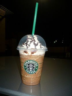 Starbuck Java Chip Frappe Recipe - 4 tablespoons chocolate syrup plus extra for drizzle (optional) 4 tablespoons chocolate chunks 4 cups double-strength freshly brewed dark roast coffee. Crushed ice Whipped cream (optional) Starbucks Java Chip Frappuccino, Java Chip Frappuccino, Copo Starbucks, Java Chip, Frappe Recipe, Chocolate Creme, Starbucks Frappuccino, Starbucks Drink, Dark Roast Coffee