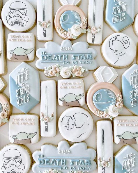 Star Wars Wedding Favors, Star Wars Engagement, Star Wars Cookies, Star Wars Wedding Theme, Engagement Cookies, Bridal Cookies, Wedding Sweets, Star Wars Wedding, Gowns Bridesmaid