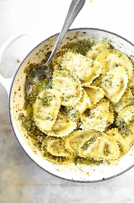 Ravioli with Pistachio Pesto Italian 3 Course Meal, Pistachio Ravioli, Ravioli Dinner Ideas, Pistachio Pasta, Ravioli Dinner, Serving Dumplings, Pesto Ravioli, Dumpling Recipes, Creamy Tortellini Soup