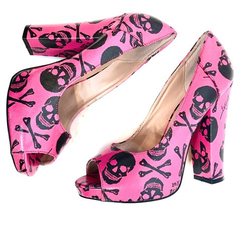 Rock And Roll Rare Betsey Johnson Pink Skull And Crossbones Peep Toe Platform 5" Heel Pumps Size 8.5 Appear To Be Nwot New Without Tags Soles Show No Sign Or Possibly, Only Try On Wear Bronze Colored Soles With Betsey Johnson Heart Brand Tag Bright Pink Magenta Colorful Haunted Fashion Ghost Hunting Lightning Bolt Copper Bronze Tone Soles High Contrast Graphic Design High Heel Pirate Pinup Unique Statement Chunky Heels Early 2000 Shoes, Vintage Betsey Johnson Runway, Heelless High Heels, 2010 Heels, Haunted Fashion, Contrast Graphic Design, Pirate Pinup, Wedges Y2k, Betsey Johnson Runway