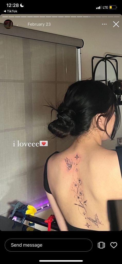 Cute Girly Tattoos Back, Cool Tattoos For Women Back, Tattoos For Women Unique Arm, Thigh Pieces Tattoo, Spider Tattoo On Collarbone, Pretty Behind The Ear Tattoos, Staying Strong Tattoos, Behind My Ear Tattoo, High Back Tattoos For Women