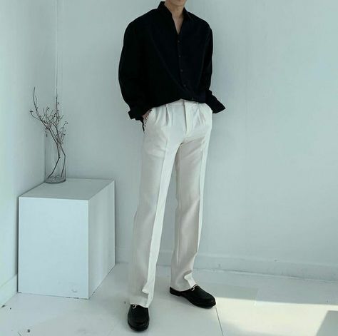 Black White Formal Outfit Men, Black Shirt White Pants Men, Black And White Mens Outfit Formal, White Pants Outfit Men Formal, Male Party Outfits, Elegant Chic Outfits, Guys Photos, White Pants Men, Kpop Fashion Men