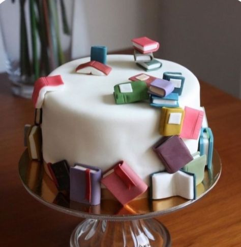 Story Book Cake Ideas, Library Cake Ideas, Stack Of Books Cake, Books Birthday Cake, Bookish Birthday Cakes, Book Themed Sweet 16, Book Themed Birthday Cake, Bookish Cake, Book Themed Cakes