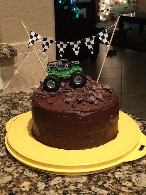 Mini Monster Truck Cake, Round Monster Truck Cake, Easy Truck Cake, Monster Truck Breakfast, Monster Truck Cake Easy, Monster Truck 2nd Birthday Cake, Diy Monster Jam Cake, Simple Monster Truck Cake, Monster Truck Desserts