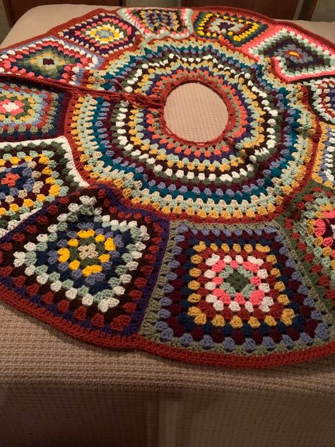 Christmas Tree Skirt Granny Squares - Etsy How To Crochet A Tree Skirt, Granny Square Christmas Tree Skirt, Granny Square Tree Skirt, Christmas Granny Square Crochet, Elder Activities, Granny Square Christmas Tree, Square Tree Skirt, Crochet Christmas Tree Skirt, Crochet Tree Skirt