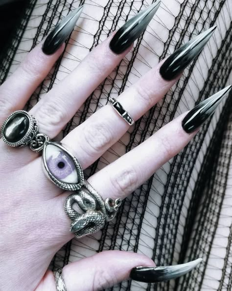 Goth Stilleto Nails Designs, Black Ombre Stiletto Nails, Gothic Nails Stiletto, Black Stilleto Nails Designs, Gothic Stiletto Nails, Dark Stiletto Nails, Goth Stiletto Nails, Black Stiletto Nails Design, Black Nails Stiletto