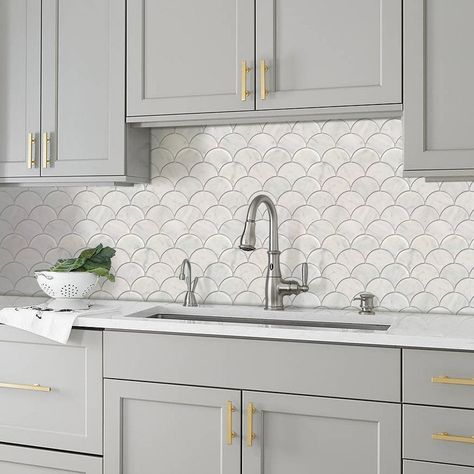 Backsplash Tile Shapes, White Scallop Backsplash, Sparkling Backsplash Kitchen, Kitchen Backsplash White Cabinets Gray Counter, Scalloped Backsplash Bathroom, Kitchen Floor And Backsplash Ideas, Unique Kitchen Tile Backsplash, Kitchen Tile Backsplash With White Cabinets, Kitchen Backsplash For White Cabinets