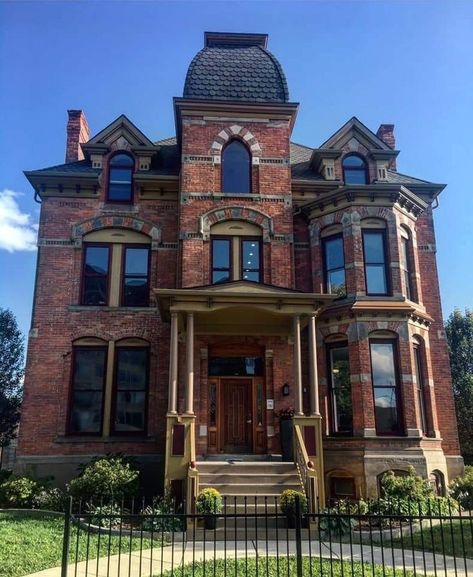 Victorian Mansion Exterior, Empire Architecture, Modern Log Cabins, Victorian Homes Exterior, Victorian Interior Design, Victorian Style House, Victorian Modern, Mansion Exterior, Vintage Homes