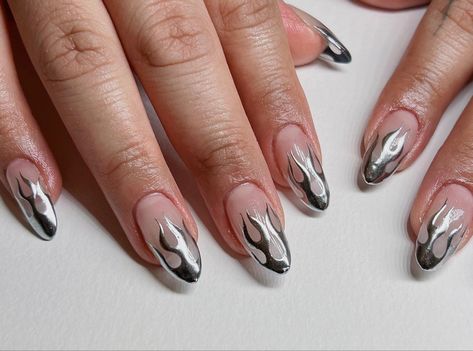 Chrome Flame Nails, Chrome Nails Silver, Lightning Nails, Silver Flames, Nails Silver, Uñas Acrilicas, Chrome Nails, Nail Ideas, Gel Nails