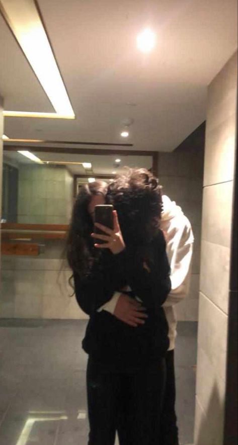 💕💕💕💕 Shy Couple Selfie Ideas, Shy Couple Photo Ideas, Mirror Pics With Boyfriend No Face, Boyfriend Pictures Mirror Selfie, Guy Mirror Selfie No Face, Cute No Face Couple Photos, Couple Photo No Face, Couple Pics With Hidden Face Spicy, Couple Mirror Pic Hidden Face