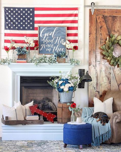 Follow The Yellow Brick Home - Pin Away Wednesdays: Patriotic Decor – Follow The Yellow Brick Home Patriotic Room, Patriotic Signs, Modern Farmhouse Home Decor, Summer Mantle Decor, Fourth Of July Decor, Patriotic Decor, Americana Decor, Mantel Decor, 4th Of July Decorations