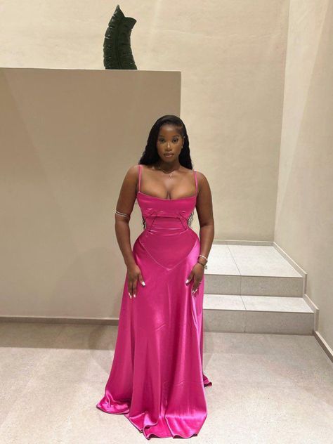 Long Dinner Gown Styles, Silk Dinner Dress, Dinner Gowns Classy Style, Pink Satin Prom Dress, Girls Evening Dresses, Soft Feminine Outfits, Prom Dress Black, Dinner Dress Classy, Long Evening Dress