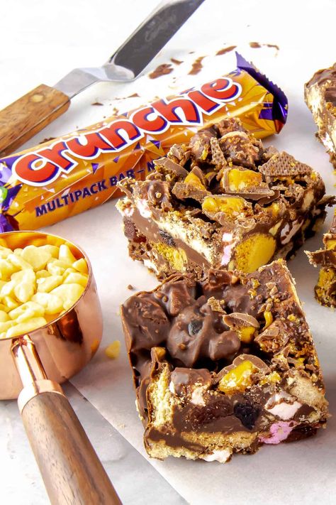 Traybake Ideas, Crunchie Cake, Best Rocky Road Recipe, Shark Food, Traybake Recipes, Rocky Road Bars, Chocolate Honeycomb, Rocky Road Recipe, Tray Bake Recipes