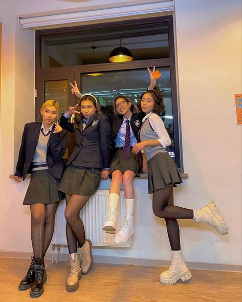 Private High School Aesthetic, Private School Uniforms, British School Uniform, British High School, Boarding School Aesthetic, Romanticize School, All Girls School, British School, Romanticising School