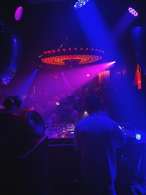 #miami #aesthetic #aesthetictumblr #aestheticwallpaper #club #photography Vip Club Aesthetic, Clubbing In Miami, Miami Club Aesthetic, Miami Party Aesthetic, Miami Aesthetic Night, Miami Clubs, Miami Night Life, Miami Night Club, Miami Nightclub