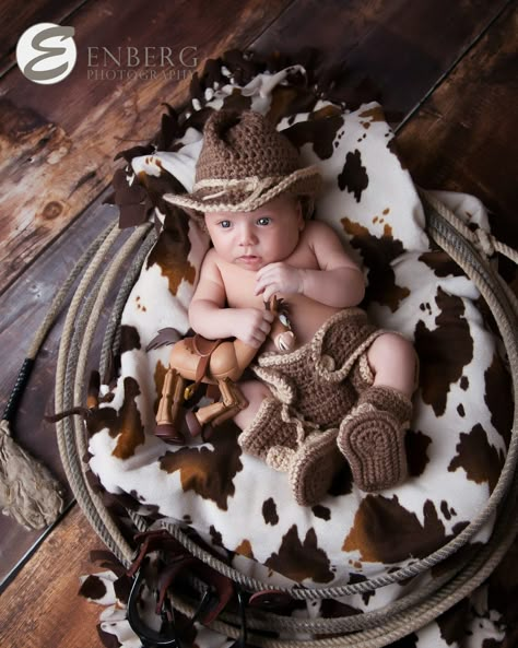 Country Baby Pictures, Crochet Cowboy Hat, Crochet Cowboy Boots, Newborn Cowboy, Baby Boy Cowboy, Country Baby Boy, Baby Boy Newborn Pictures, Baby Milestones Pictures, Newborn Photography Boy