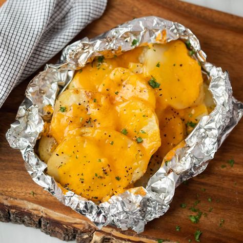 Foil Pack Potatoes, Grill Vegetables In Foil, Potato Foil Packets, Foil Potatoes, Foil Packet Potatoes, Grilled Side Dishes, Ribeye Steak Recipes, Smashed Potatoes Recipe, Grilled Seafood Recipes