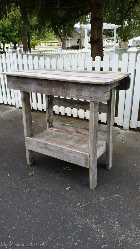 Reclaimed wood projects | Fence | Pallets Old Fence Wood, Old Fence Boards, Kitchen Island Diy, Fence Picket, Diy Outdoor Bar, Fence Boards, Fence Slats, Wood Patio Furniture, Diy Fence