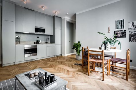 A Beautifully Styled 40 sqm Apartment in Stockholm - NordicDesign Gravity Home, Ikea Living Room, Scandinavian Apartment, House Floor Design, Small Apartment Design, Sleek Kitchen, Small Apartment Decorating, Patio Interior, Scandinavian Interior Design