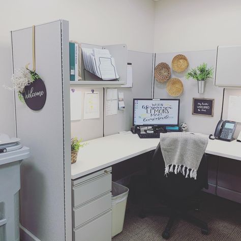 Office Cubicle Inspiration, Farmhouse Cubicle Decor, Office Desk Decor For Work Cubicle Women, Office Desktop Organization, Office Cubical Decor, Office Desk Decor For Work Cubicle, Boho Cubicle Decor, Desk Decor Ideas Office, Cubicle Style