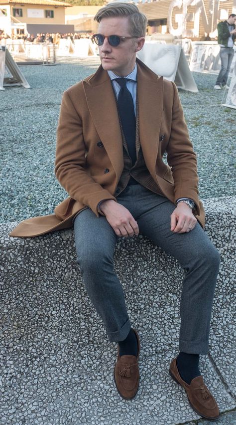 Derek at Pitti in our Verona Suede Tassel Loafer. Everything by Beckett & Robb http://bit.ly/1MZgAM8 Suede Loafers Men Outfit, Loafers Men Outfit, Suede Tassel, Tassel Loafers, Suede Loafers, Perfect Style, Photography Pictures, Verona, Men Fashion