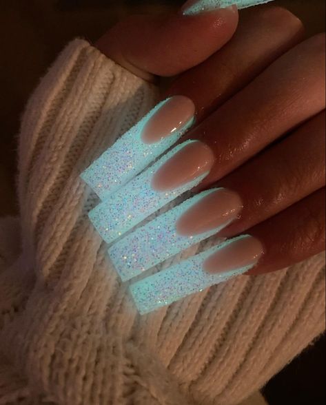 Dark Glitter Nails, Nail Ideas 2022, Dark Acrylic Nails, Glow In The Dark Nails, Glow In The Dark Glitter, Dark Nail Designs, Spring Break Nails, Dark Nail, Long Square Nails