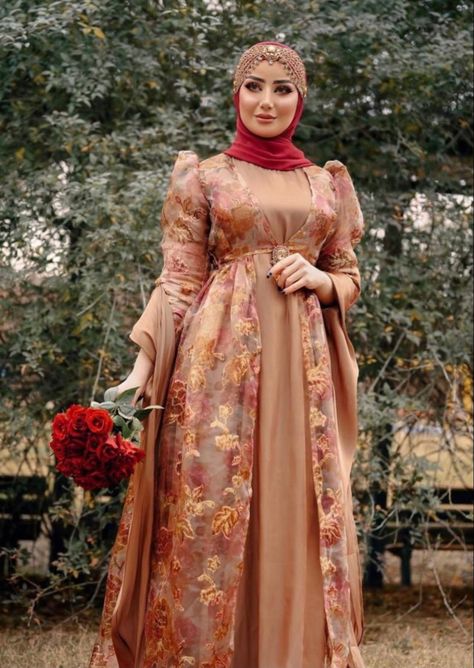 Kurdish Clothes Hijab, Jle Kurde, Kurdish Clothes, Blue Moon Photography, Muslimah Outfit, Beautiful Names, Afghan Clothes, Modest Dresses Casual, Christian Pictures