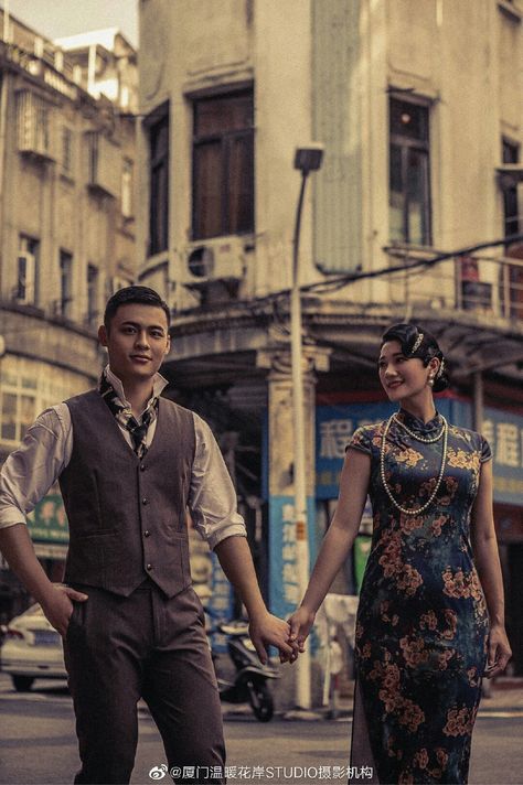 Prewed Mafia, Chinese Prewedding, Old Shanghai Style, Chinese Wedding Photos, Boat Photoshoot, Old Shanghai, Shanghai Fashion, Pre Wedding Photoshoot Outfit, Korean Photo