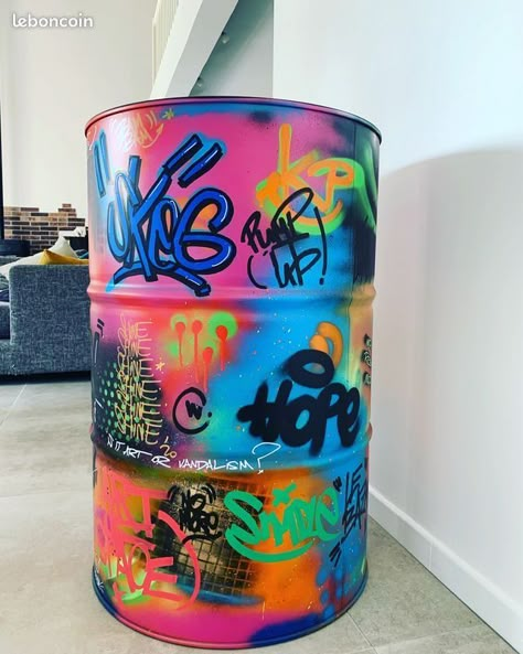 Graffiti Decor, Graffiti Furniture, Graffiti Style Art, Burger Bar, Cute Bedroom Decor, Graffiti Drawing, Graffiti Styles, Street Art Graffiti, Dream House Decor