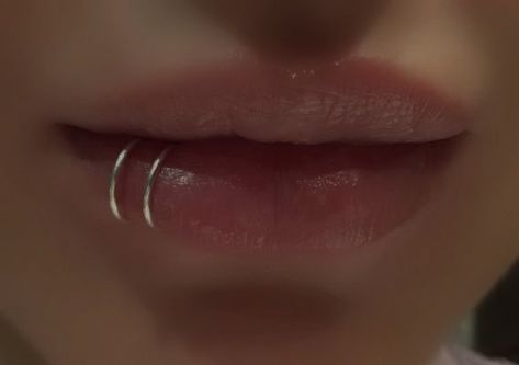 Spider Bite, Mouth Piercings, Spider Bite Piercing, Spider Bites, Face Piercings, Cool Piercings, Cute Piercings, Lip Piercing, Art Poses